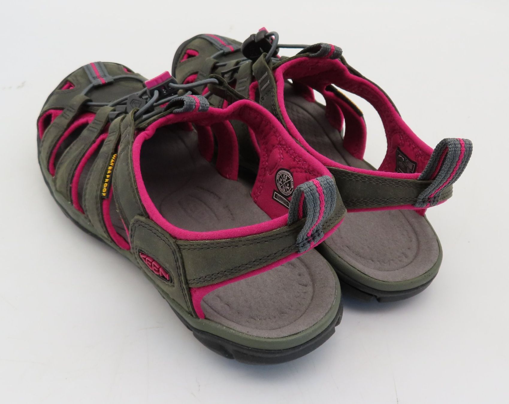 Keen Chaussures femmes: Keen Wandersandalen – D'occasion à Reinach BL par WBZ-Flohmarkt 1