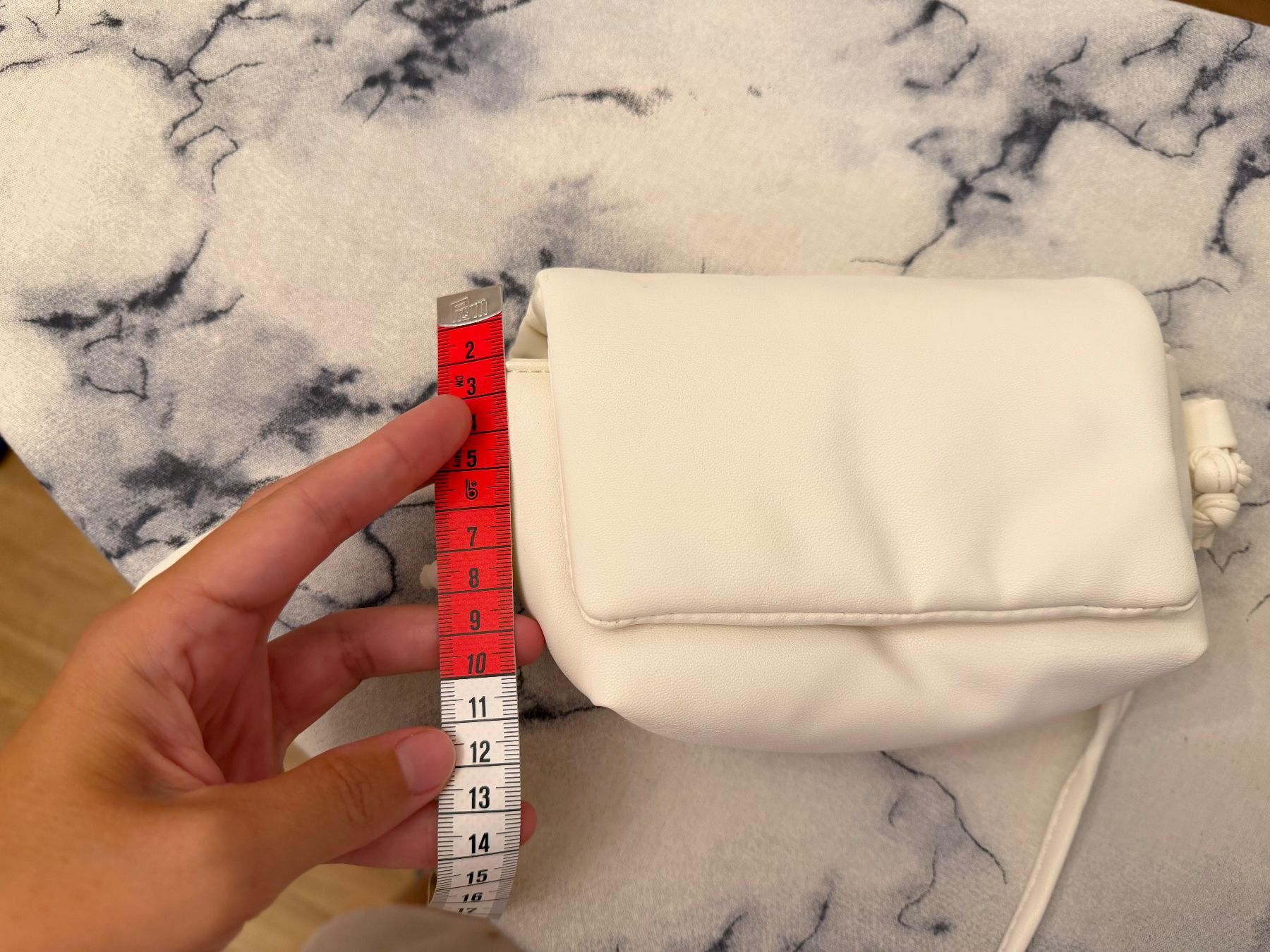 Borse da donna: Umhängetasche weiss klein – Usato da Schübelbach venduto da flo_z6vh 3