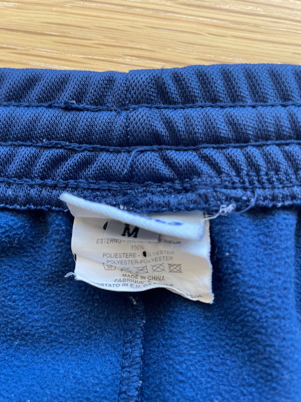 Asics Pantaloni: Asics Trainerhosen – Usato da Bern venduto da SoSofa 3