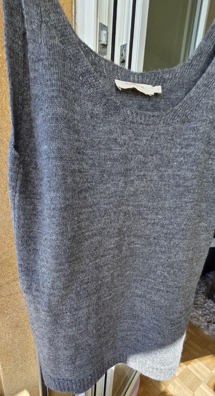 Top: Débardeur /Top laine gris taille S – Usato da Yverdon-les-Bains venduto da van_dq65 2