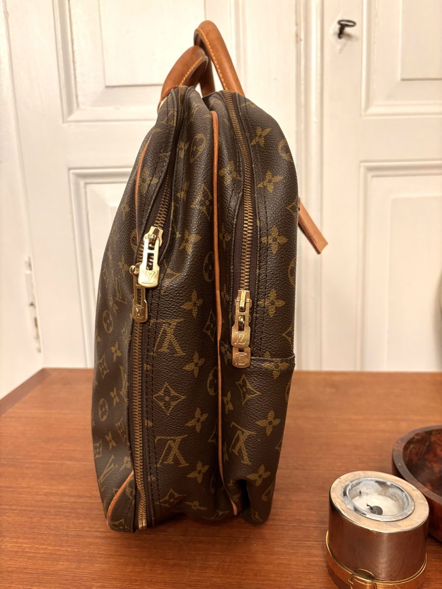 Louis Vuitton Valigie: Louis Vuitton Alize 24H Monogram Travel Case – Usato da Winterthur venduto da Atelier.W.Maison 5