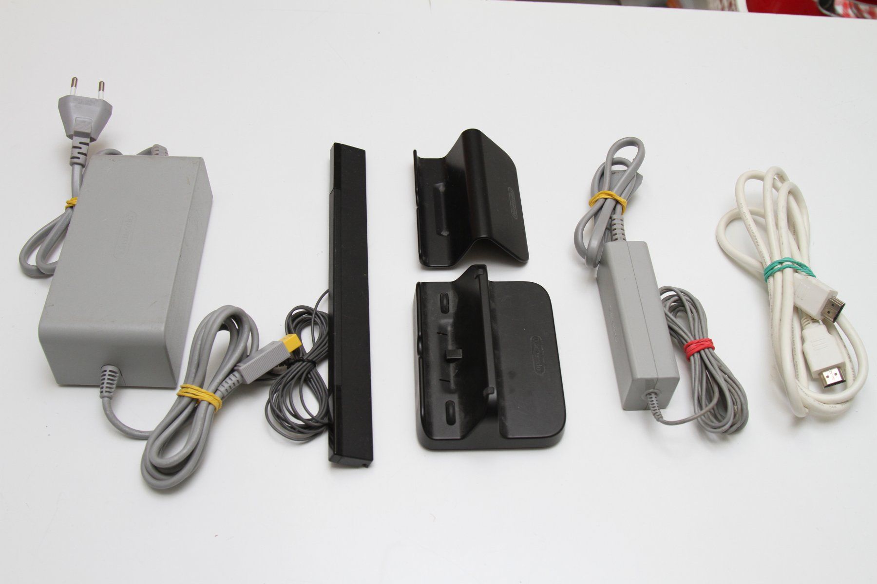 Nintendo Consoles: Nintendo Wii U Konsole mit Spielen – D'occasion à Basel par camelot99 5