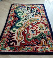 Dunkelblau Wollteppich selbst gemacht