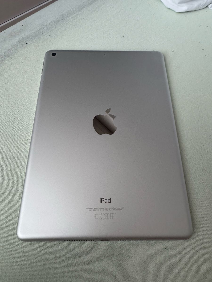 Apple Tablet PC: Apple iPad 6 – Neu (gemäss Beschreibung) aus Henggart von 00Silverstar00 1