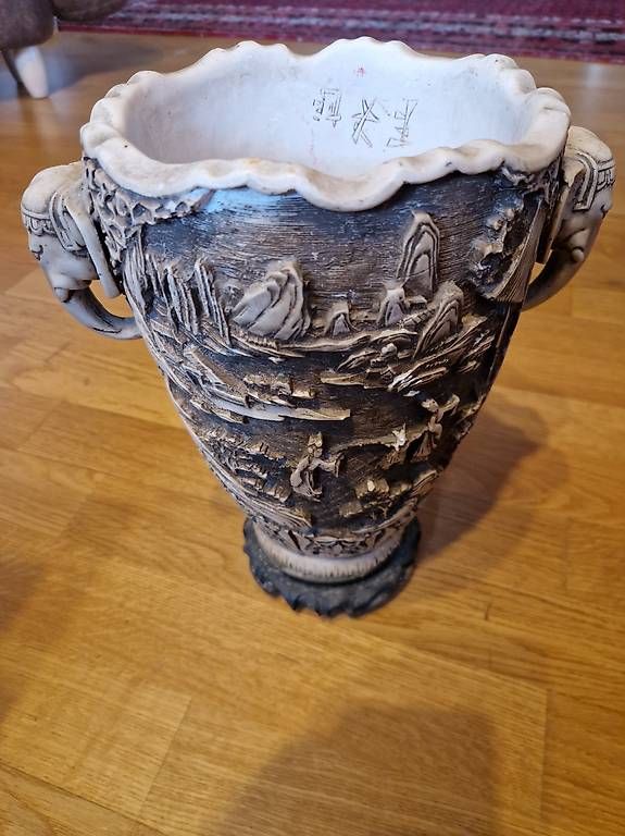 Vasen & Gefässe: Beau vase travaillé – Gebraucht aus Ste-Croix von gfamily 2