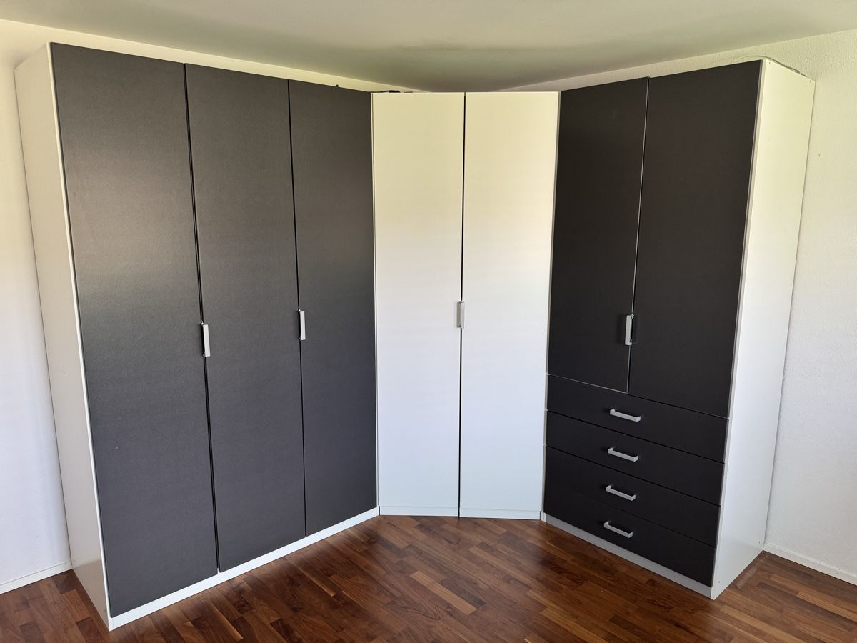 Armoires: Eckschrank  – D'occasion à Wettingen par beki14