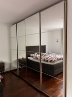 Armoire à portes coulissantes avec miroirs, état correct