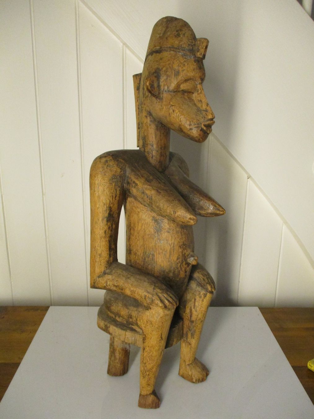 Sculture & Statue: Mutterfigur auf Hocker sitzend Skulptur tribal art premier – Usato da Windisch venduto da Autogrammo