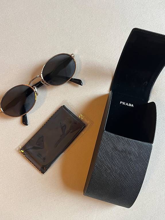 Lunettes & Verres: Prada Sonnenbrille – Neuf avec emballage d'origine à Bern par ada_92zl 4