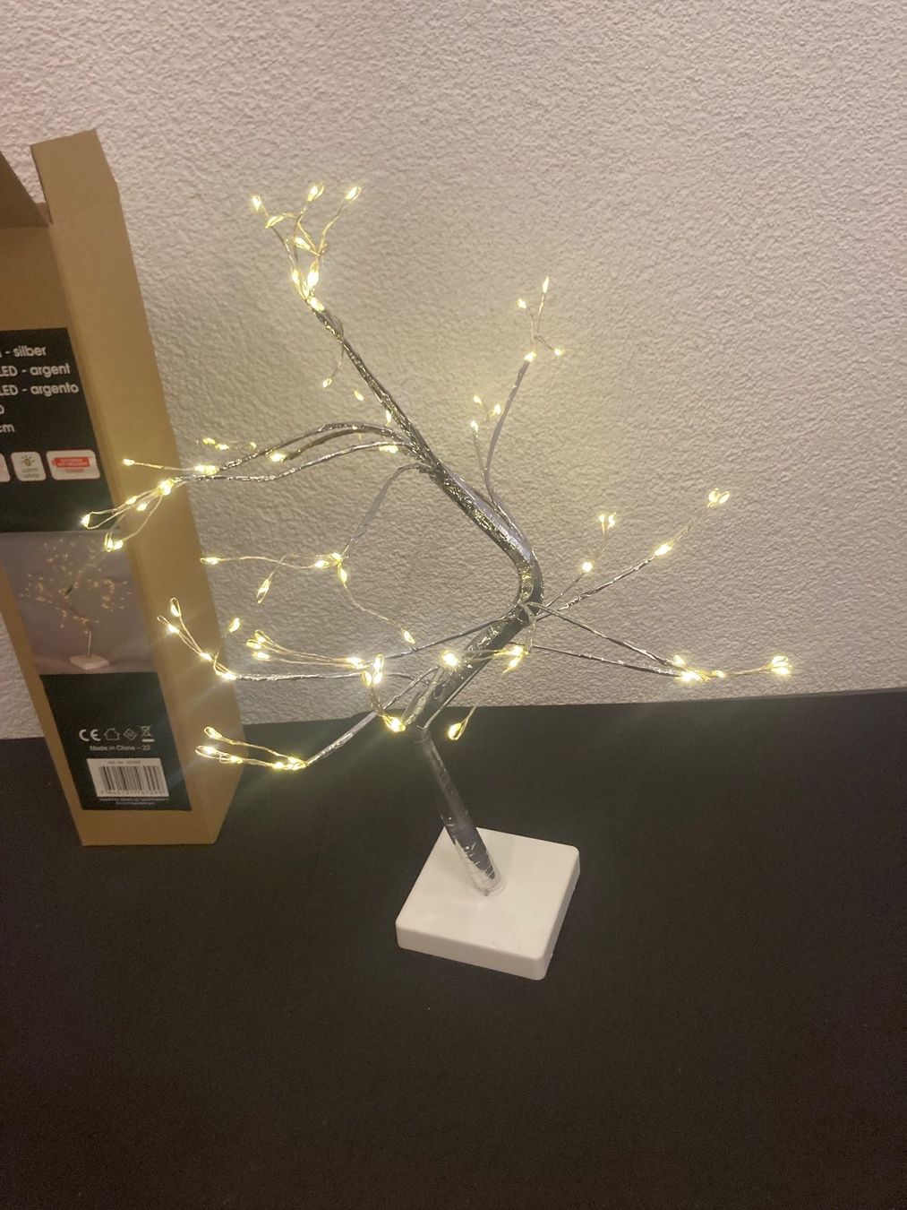 Tutte le decorazioni: LED Baum, 45cm hoch, 108 LED, silber, mit Timerfunktion – Nuovo e nell'imballaggio originale da Neuenhof venduto da jorogo 6
