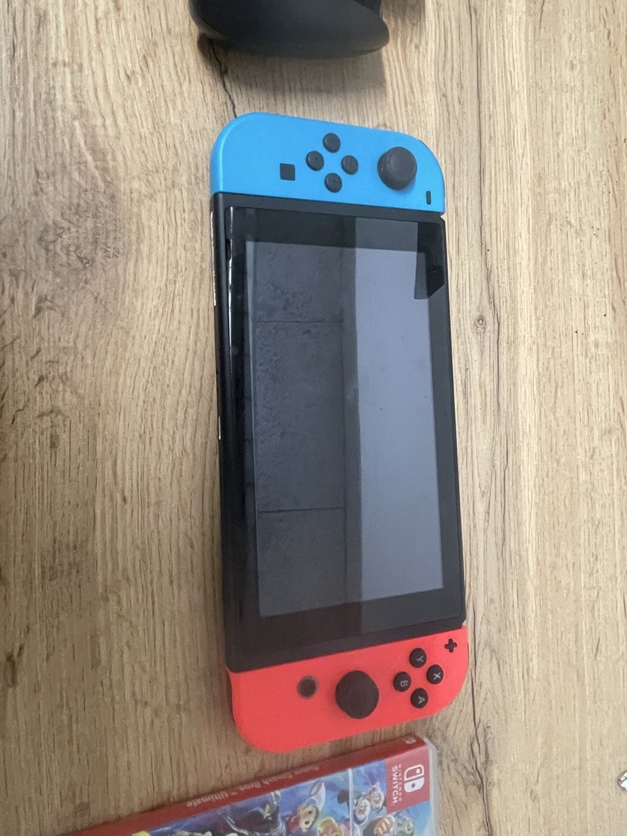 Nintendo Console: Nintendo Switch mit Mario Kart und Super Smash Bros – Usato da Emmenbrücke venduto da pat_j8hz