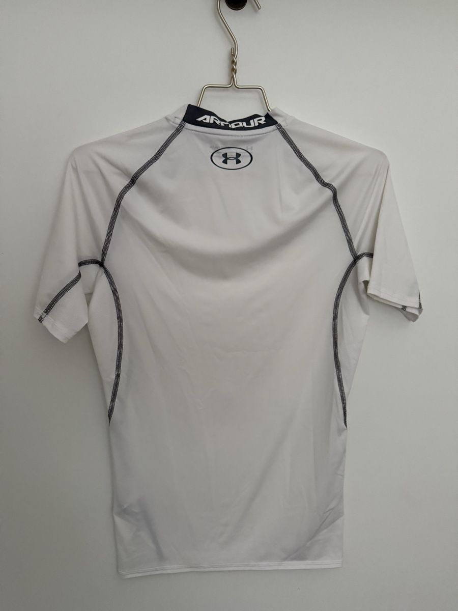 Under Armour T-shirt: Under Armour compression shirt in excellent condition – Nuovo (secondo la descrizione) da Zürich venduto da eve_m2gr 3