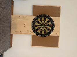Dartscheibe mit Holzverkleidung und Korkplatten gebraucht