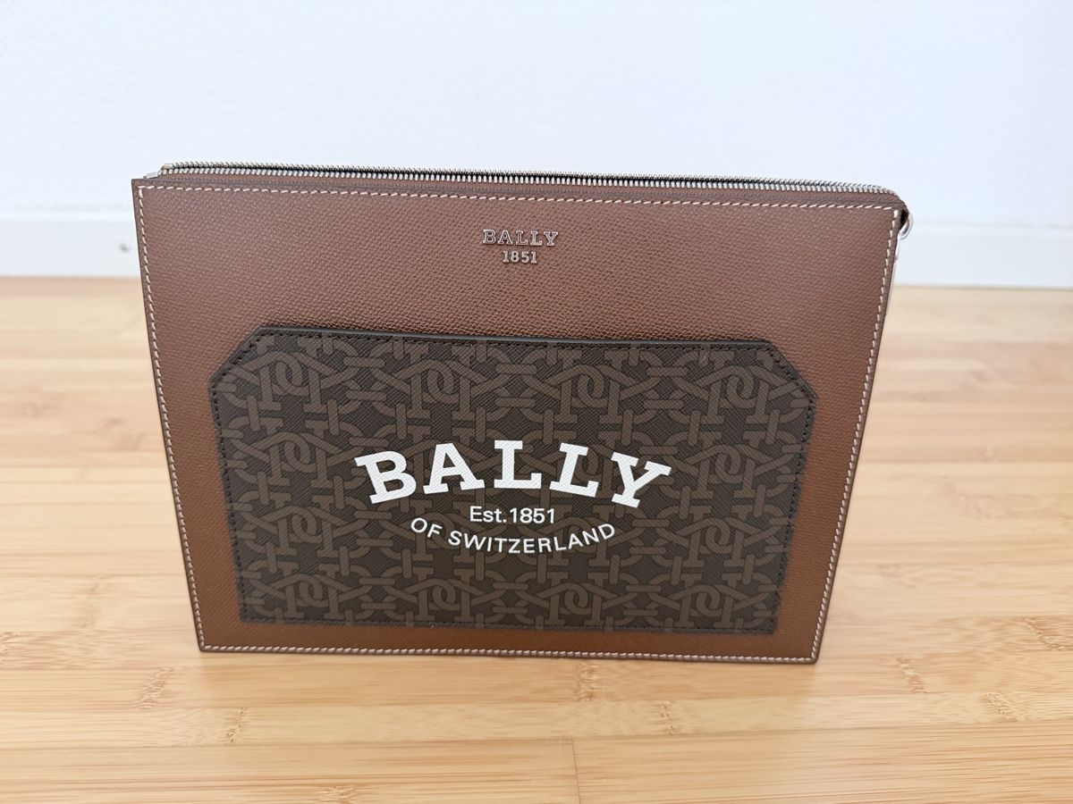 Bally Sacs: Bally clutch bag brown leather monogram with strap – D'occasion à Biel-Benken BL par LYH 1