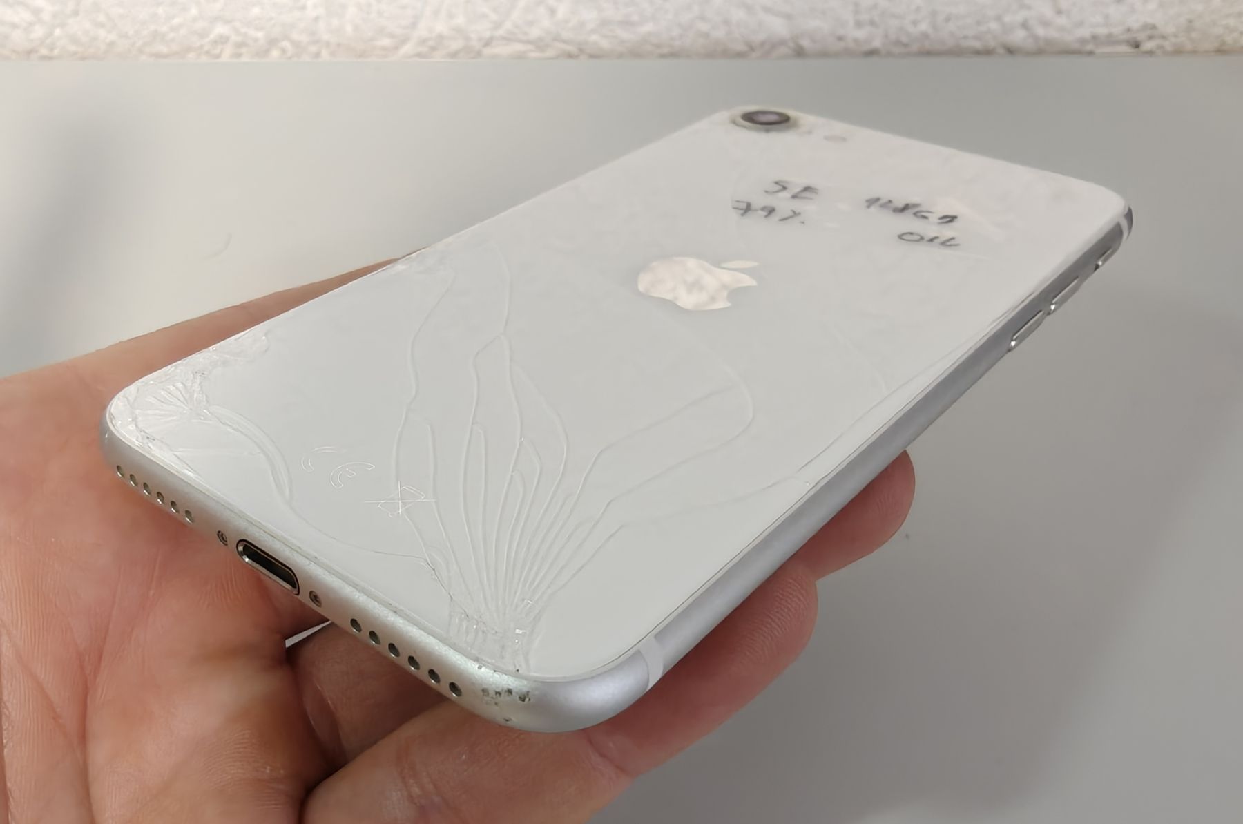 Apple Telefoni cellulari / Smartphones: iPhone SE 2020 Weiss – Difettoso da Ehrendingen venduto da Rocky985 5