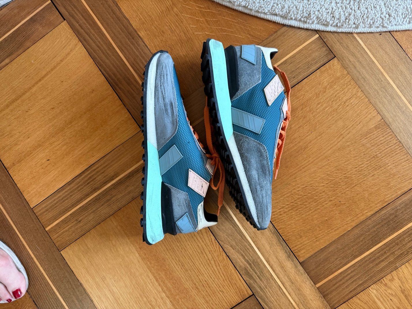 Chaussures femmes: Sneaker GHOUD – D'occasion à Luzern par 127064 1