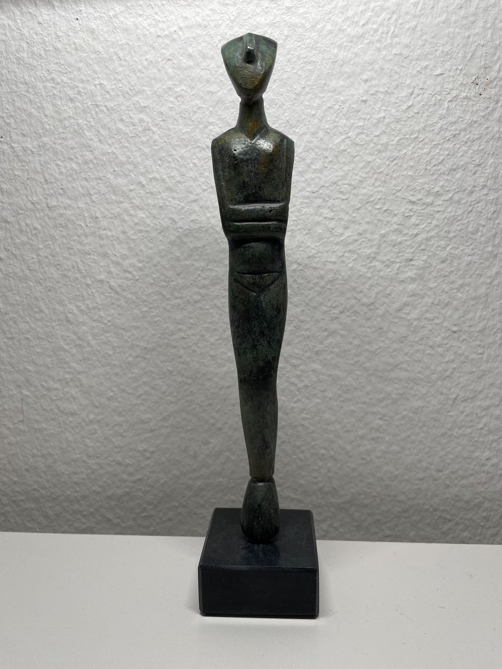 Skulpturen & Statuen: Cycladic female idol, Bronze on marble base. From Greece – Neu (gemäss Beschreibung) aus Zürich von my.greekholiday 1
