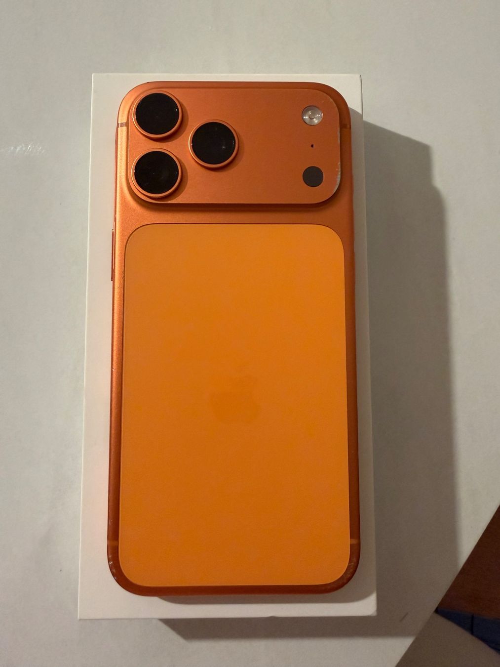 Apple Handys / Smartphones: iPhone 17 Pro Max 256GB Cosmic Orange – Gebraucht aus Brunnen von joc_2xg9 7