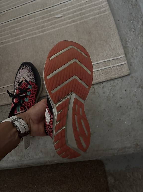Scarpe da donna: Scarpe donna Brooks  – Usato da Castel San Pietro venduto da sab_kdt9 1