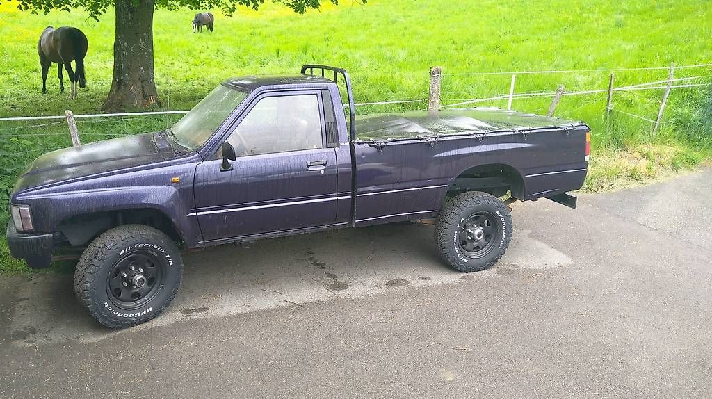 Automobili: Toyota Hilux yn67  – Usato da Porrentruy venduto da caracol73