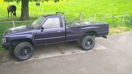 Toyota Hilux yn67 