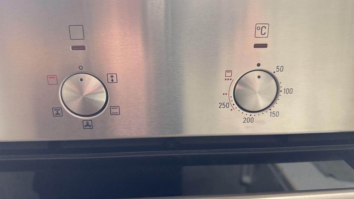 Siemens Backöfen: Siemens Einbaubackofen, Modell HB29054CC/01 – Gebraucht aus Mönchaltorf von DRUG-TITO 1