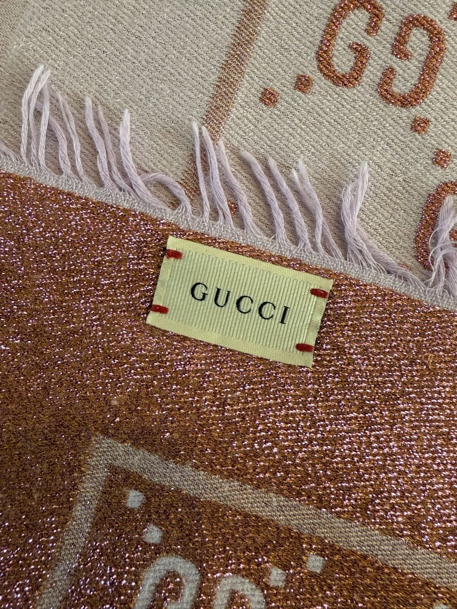 Gucci Foulard & Sciarpe: Gucci Schal rosa mit logo Muster – Usato da Pratteln venduto da Samantha... 3
