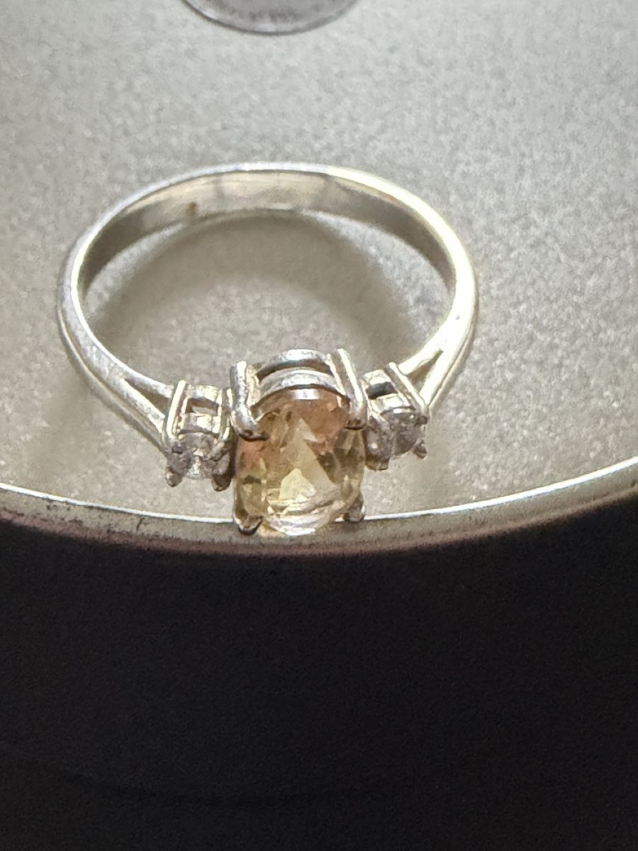 Bagues: Silberfarbiger Ring mit Stein – D'occasion à Widnau par kustercarmen 1