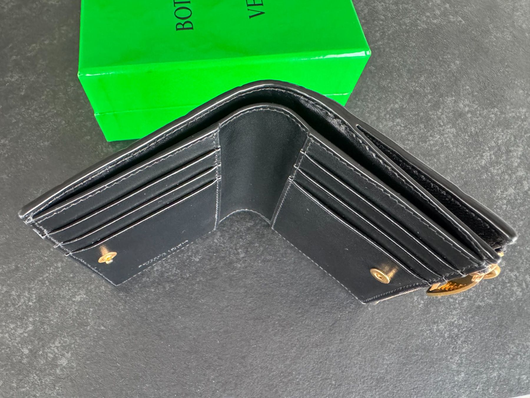 Bottega Veneta Portefeuilles: Bottega Veneta Small Bi-Fold Wallet – D'occasion à Kilchberg ZH par 753sunshine 3