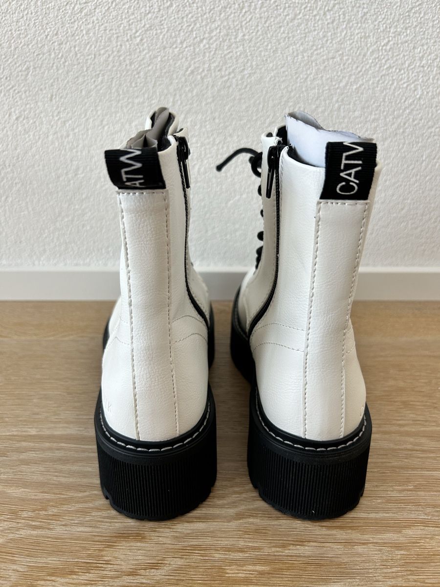 Scarpe da donna: Stylische weisse Boots, Grösse 38 – Nuovo e nell'imballaggio originale da Rorschach venduto da fla_62jm