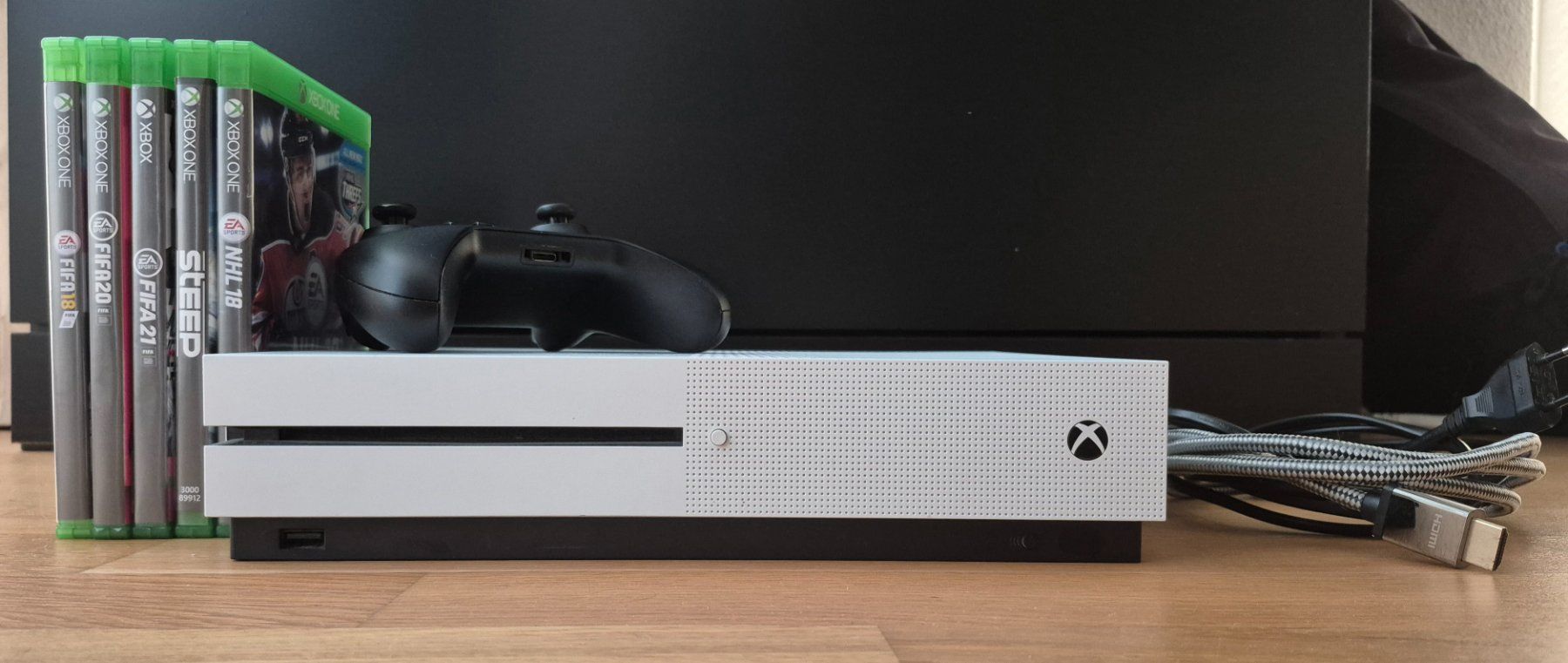 Microsoft Console: Xbox One S 500 GB inkl. Controller und 5 Spielen – Usato da Basel venduto da marv16