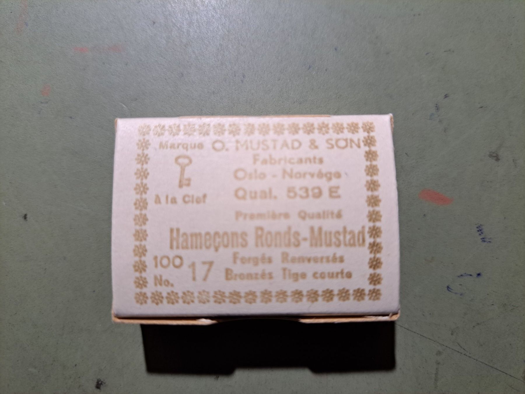 Ami: 100 Mustad 539 E n° 17 – Nuovo e nell'imballaggio originale da Fribourg venduto da versus702