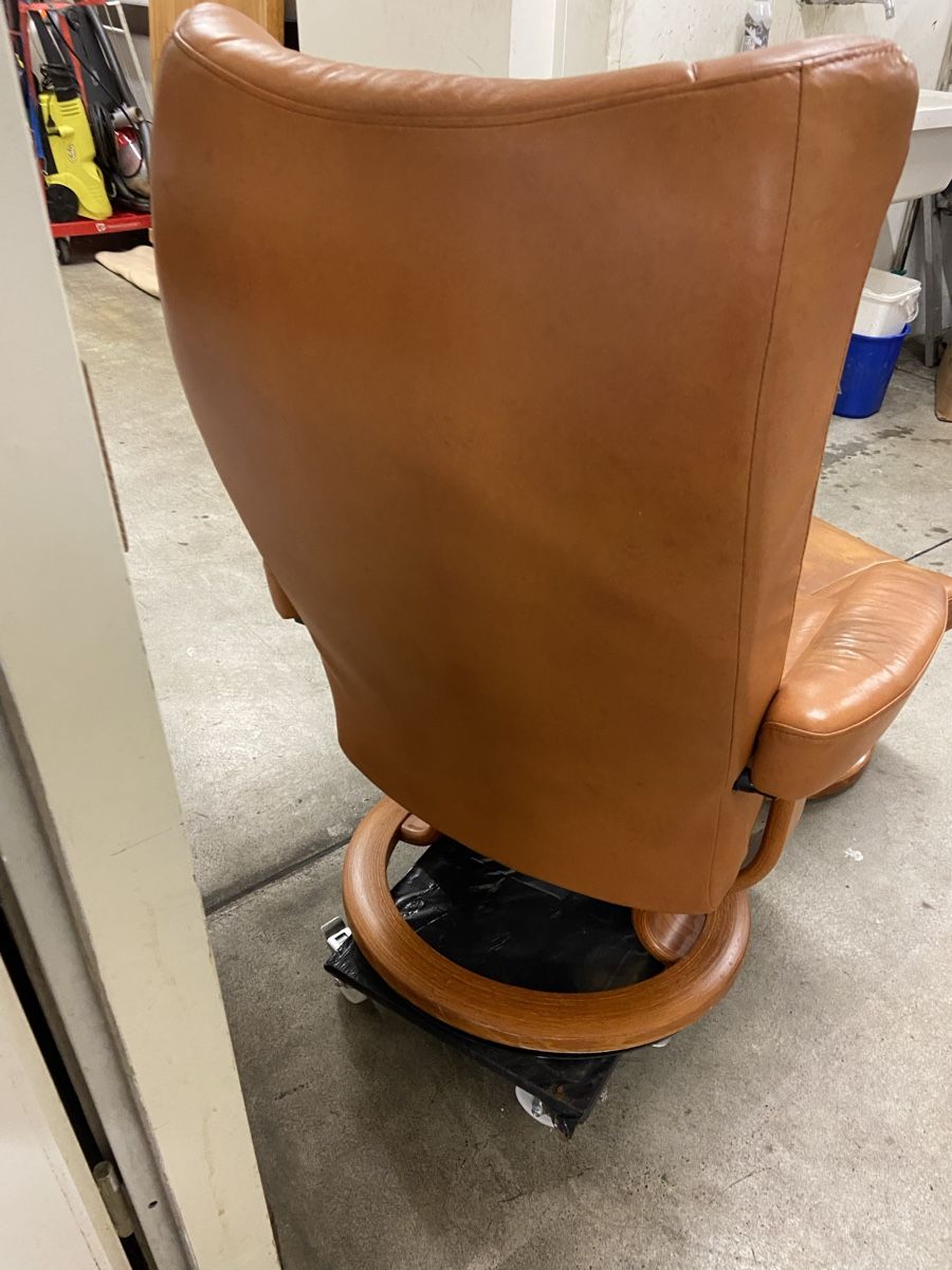 Sessel: Stressless Relaxsessel mit Hocker cognacfarbenes Leder – Gebraucht aus Dietikon von brocki-eyra 9