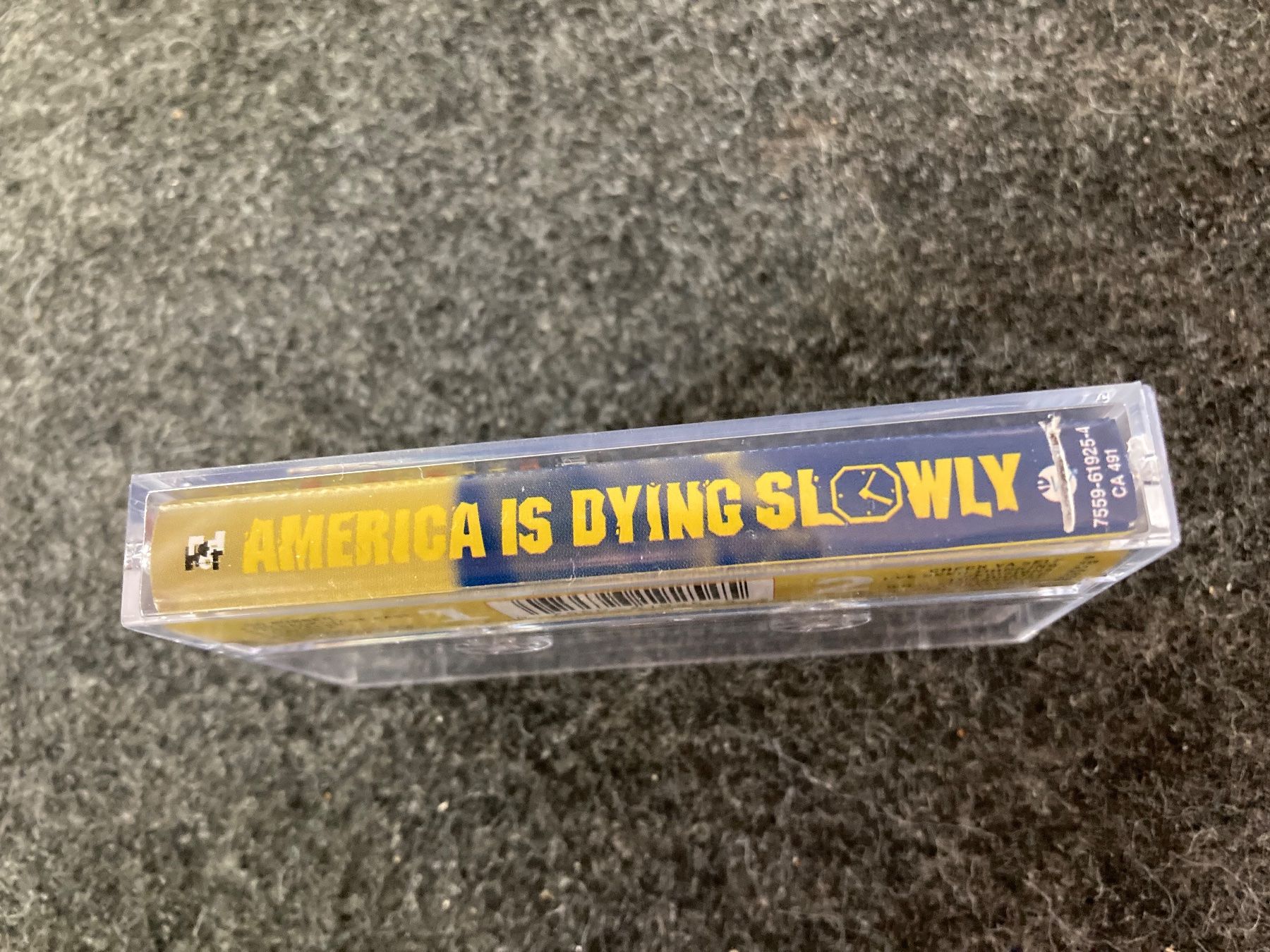 Musicassette: Various - America Is Dying Slowly (MC) – Usato da Fribourg venduto da Karushi 1