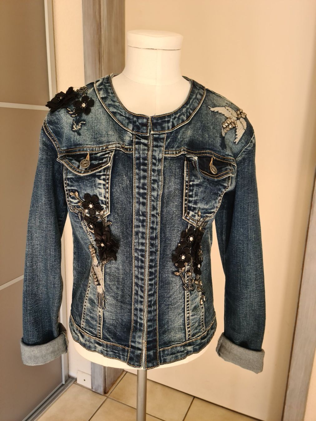 Giacche: Veste en jeans stretch taille M – Usato da le landeron venduto da canette 1