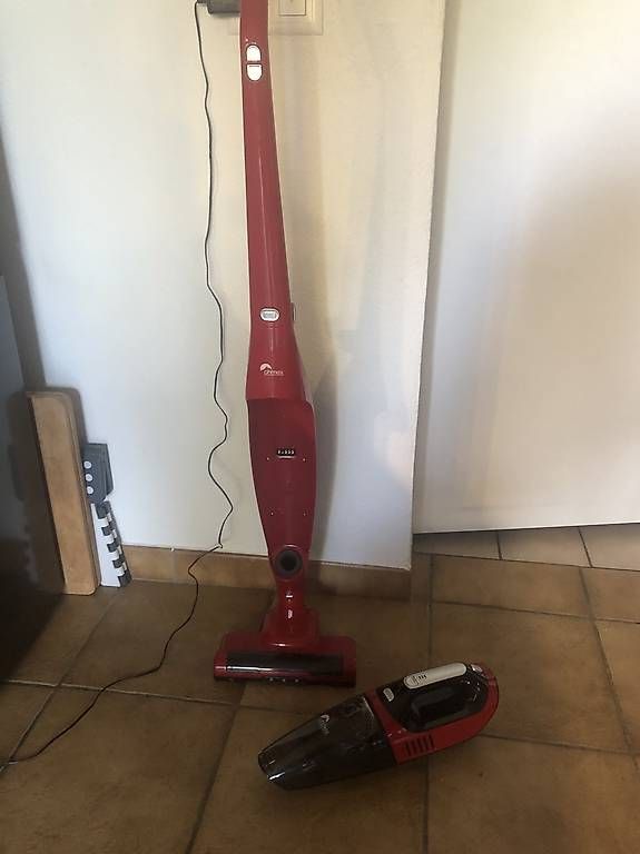 Aspirapolveri & Accessori: Aspirateur balai d'appoint Ohmex  – Usato da Le Vaud venduto da mla_88hm 1