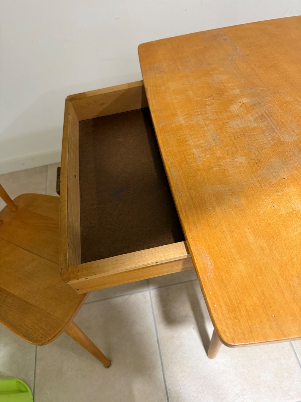 Tavoli: Table d’enfant – Usato da St-Sulpice VD venduto da mor_p5ml 1