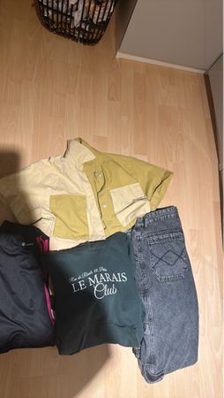 Kleiderpaket für den Übergang - Hoodie, Shirt und Jeans