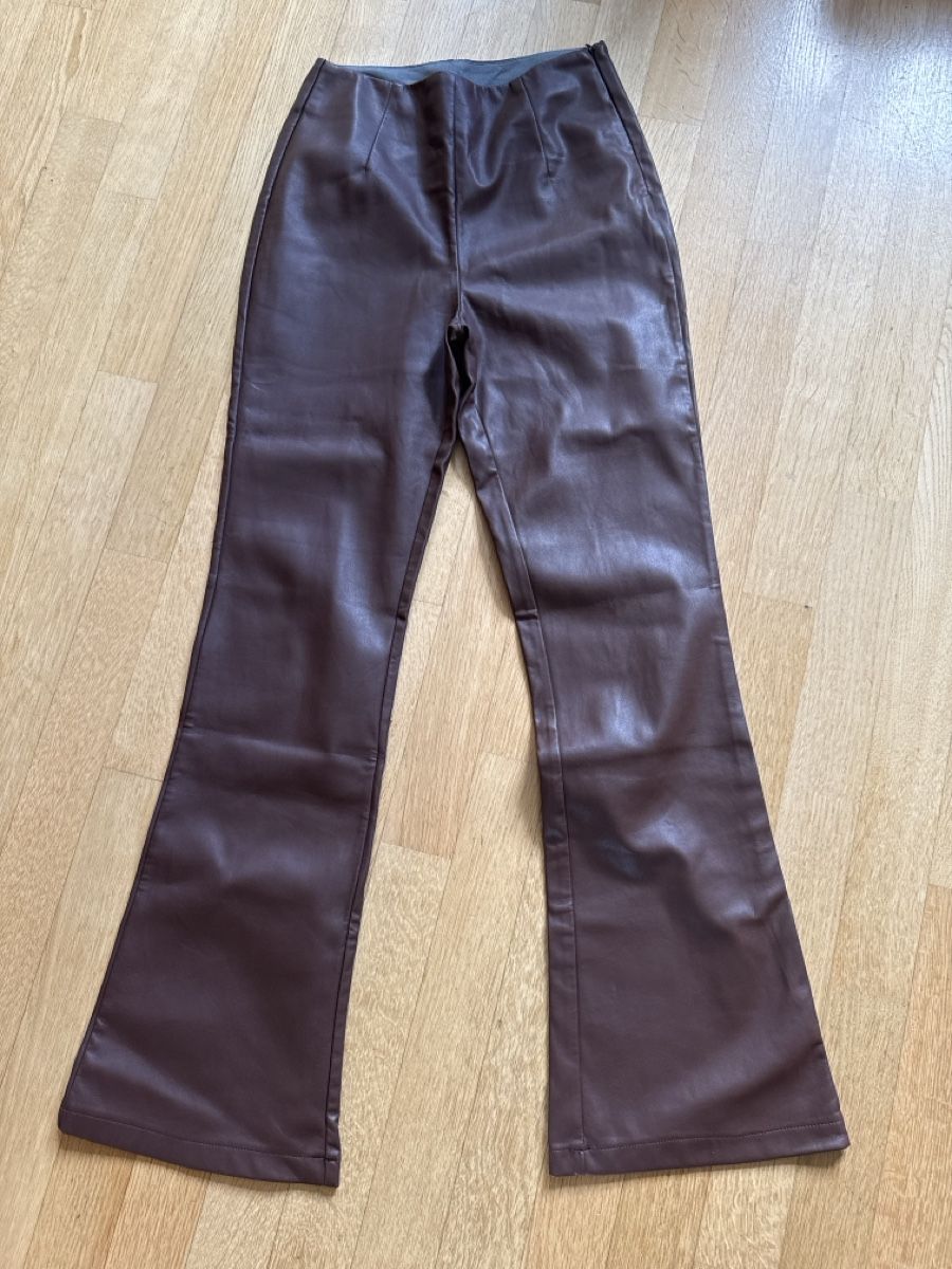 Asos Pantaloni: Asos Design Gr 36 Hose Lederimitat – Nuovo (secondo la descrizione) da Mauren venduto da ducducturi