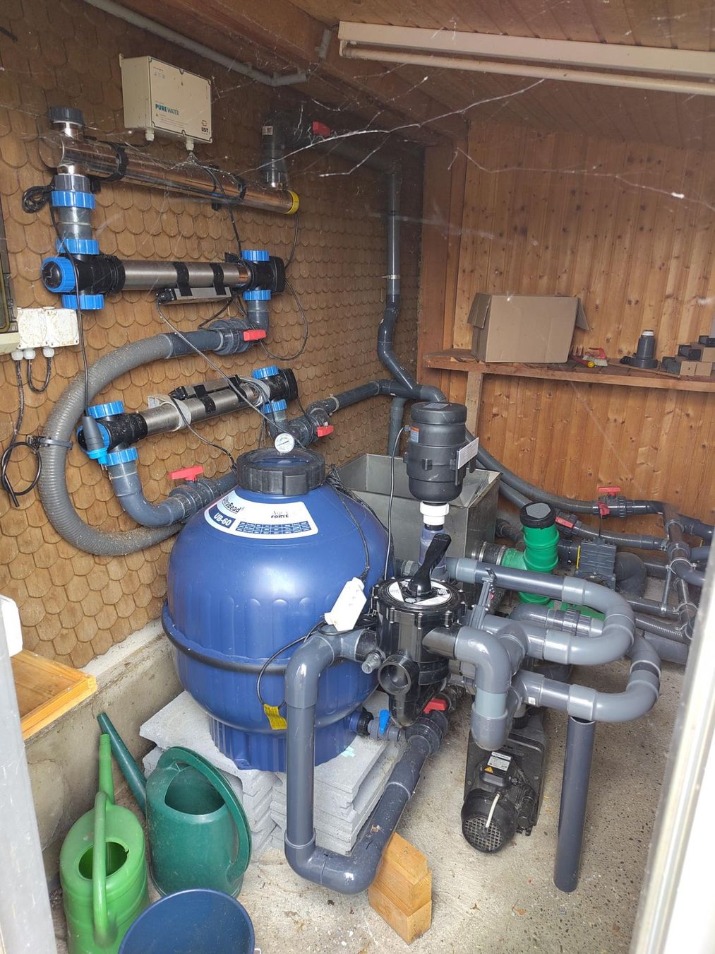 Sonstiges: Komplette Filteranlage für Koi-Teich – Gebraucht aus Sempach Station von Discopartizani
