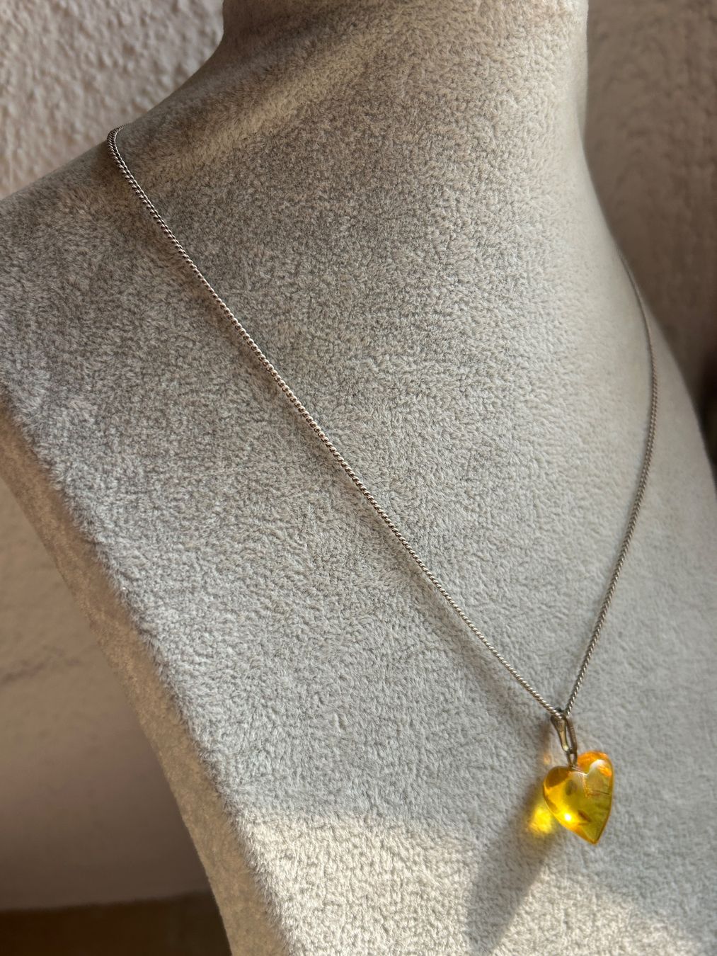 Catenine: Silberkette mit Bernstein Herz Anhänger – Usato da Basel venduto da bellespirit 2