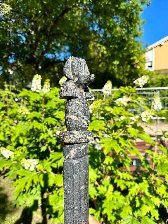 Figuren: Glaive égyptien avec tête d'Anubis – Gebraucht aus Genève von win-win