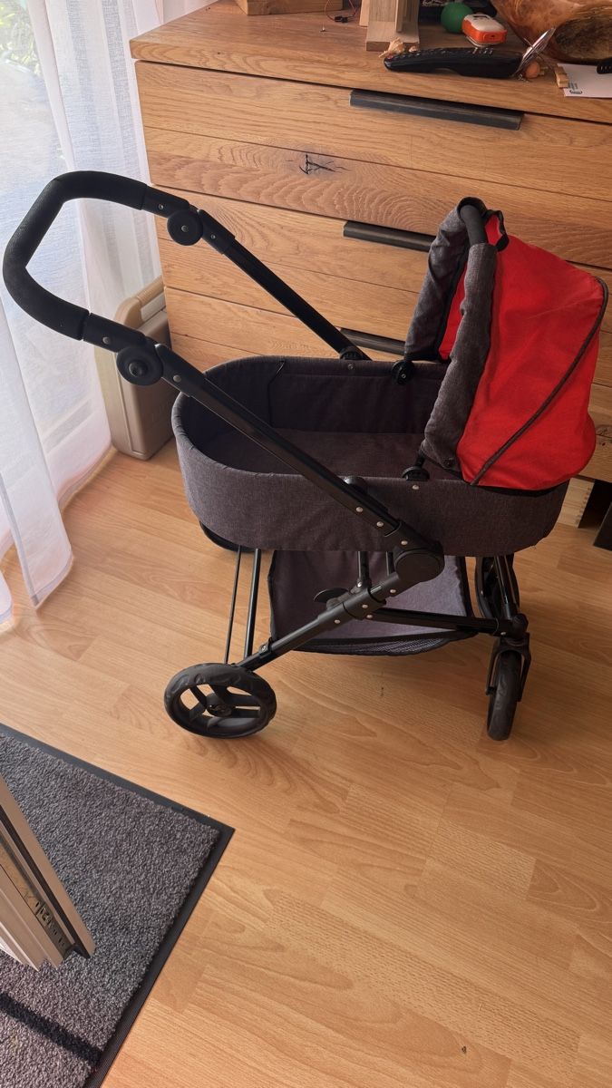 Carrozzine per bambole: Puppenwagen ot und grau gute Zustand – Usato da Aarberg venduto da Tichan