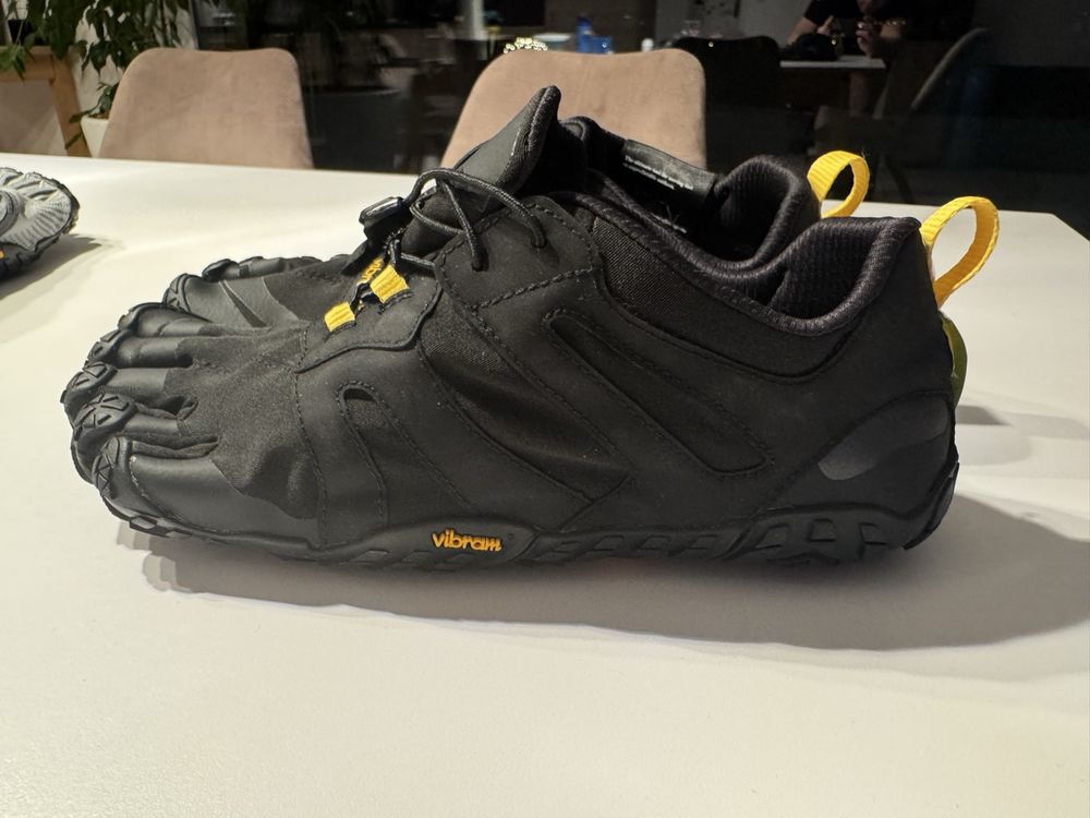 Fivefingers Vibram 42 (Neu und originalverpackt) in Hallwil für CHF 70 ...