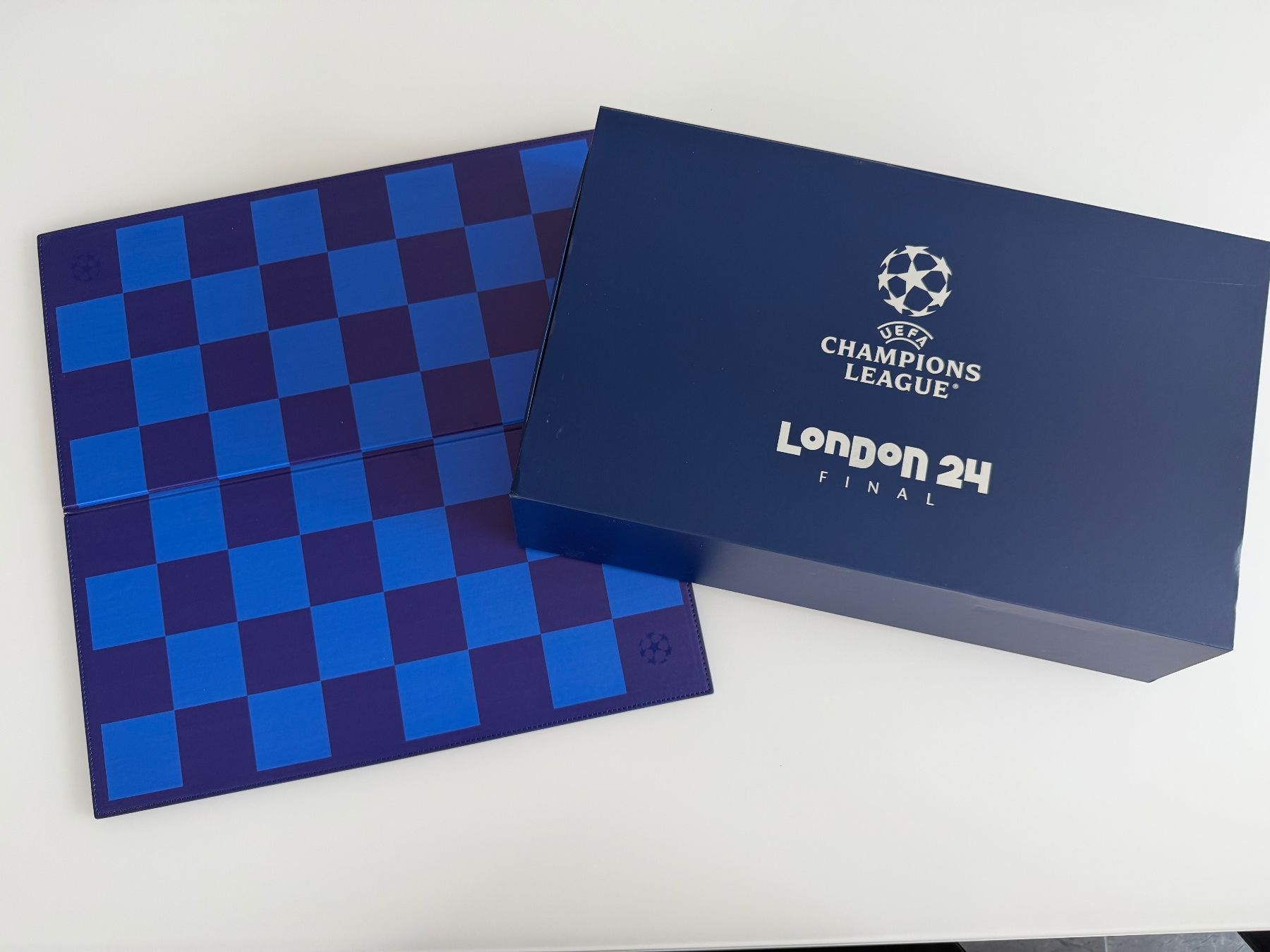 Giochi: UEFA Champions League 2024 Schach Set – Nuovo e nell'imballaggio originale da Interlaken venduto da nak_z98k 1