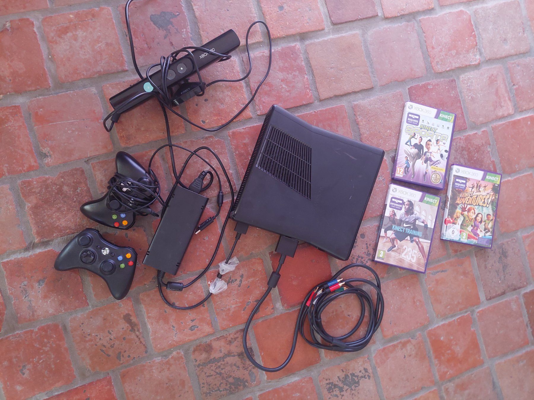 Microsoft Console: Xbox 360 Model S Kinec – Usato da Valbella venduto da Smakes
