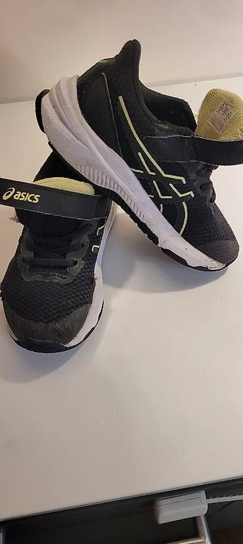 Asics Schuhe für Jungen: Snekers Asics, Gr.28.5 (17.5cm) – Gebraucht aus Meilen von ele_bg8k