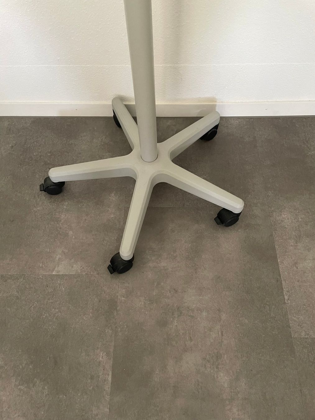Tableaux: Flipchart fahrbar – D'occasion à Uerkheim par PocketMaster 2