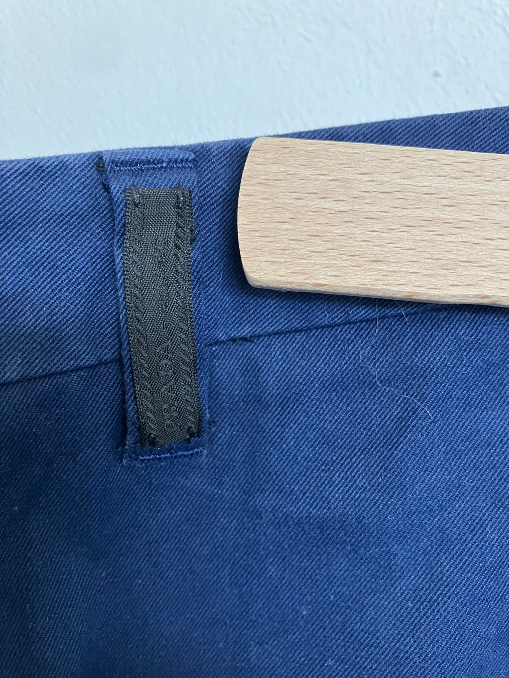 Prada Hosen: Prada Hose Gr 36 – Gebraucht aus Huttwil von Badi369 7