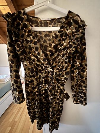 Mango Kleid im Camouflage-Look, Grösse XS, Wickeloptik